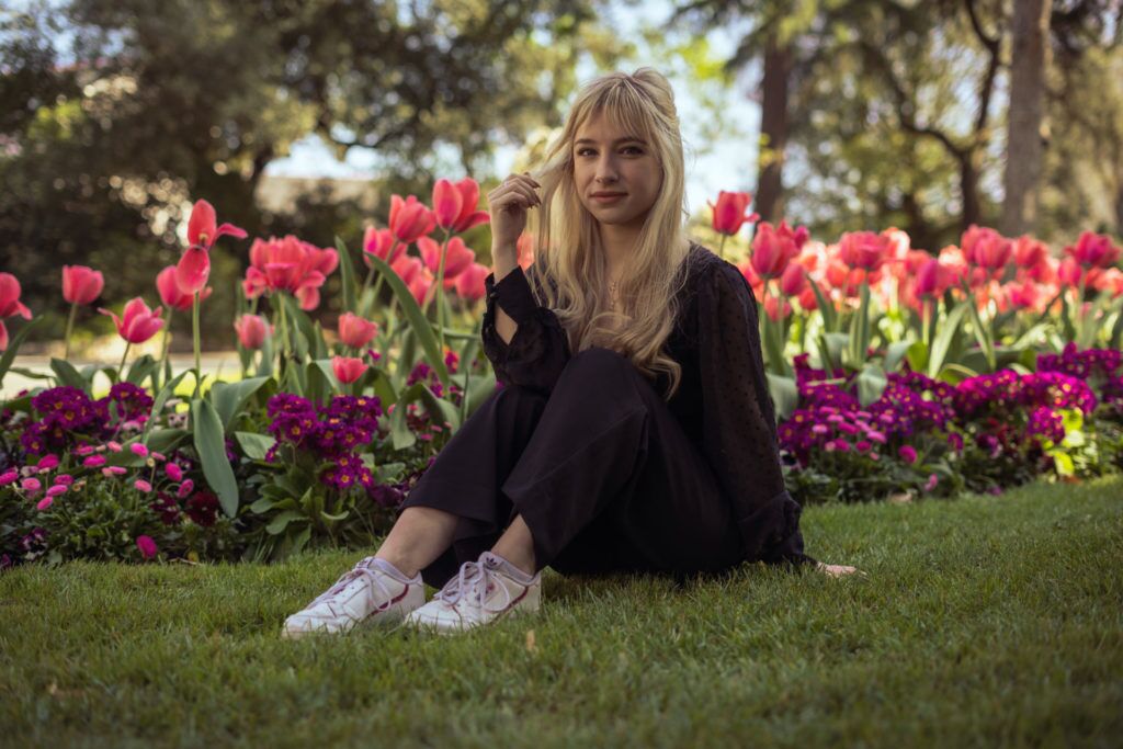 frederique-32 Portrait féminin au jardin des plantes d'Angers